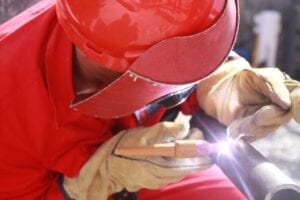 oil workers 2530672 1280 1